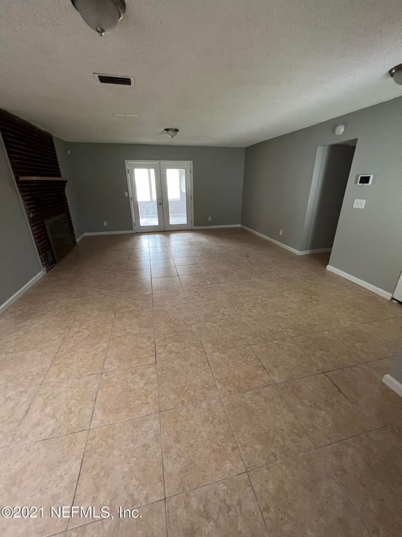6604 Lucente Dr, Jacksonville, FL 32210