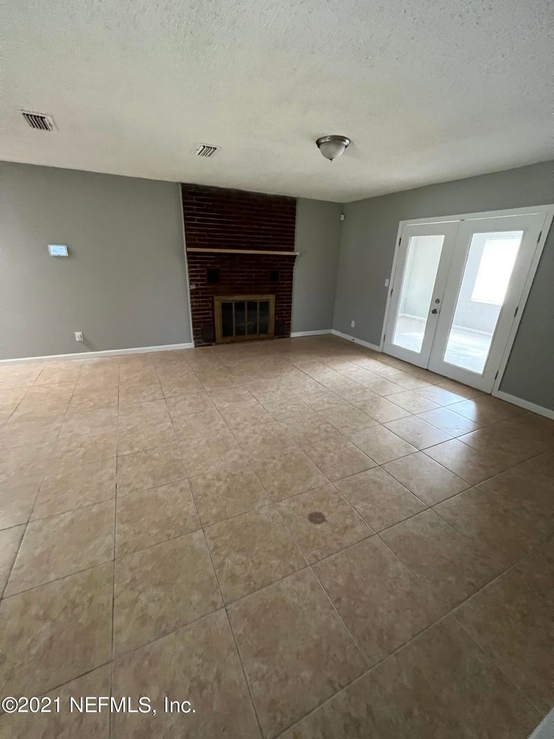 6604 Lucente Dr, Jacksonville, FL 32210
