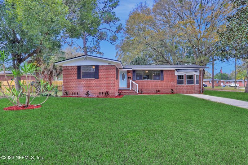 6641 Pine Summit Dr, Jacksonville, FL 32211