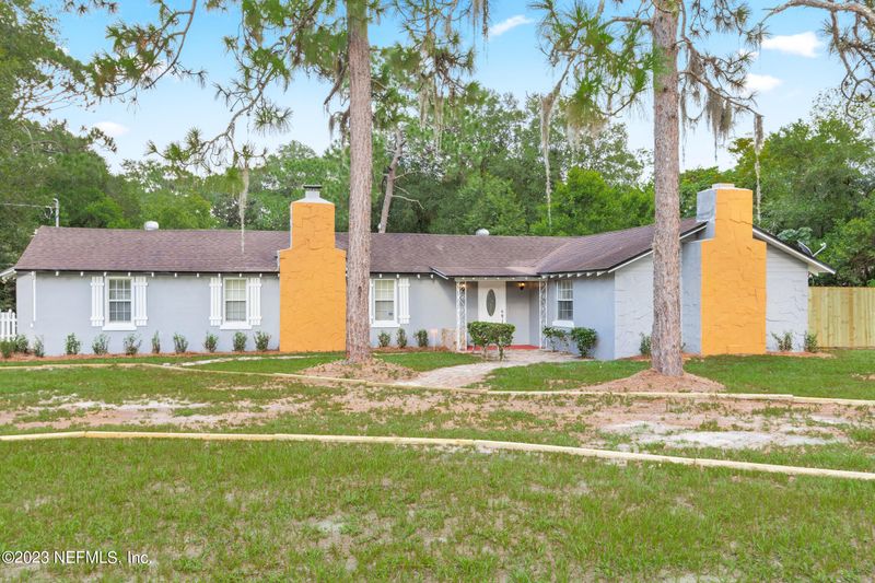 665 Lee Rd, Jacksonville, FL 32225