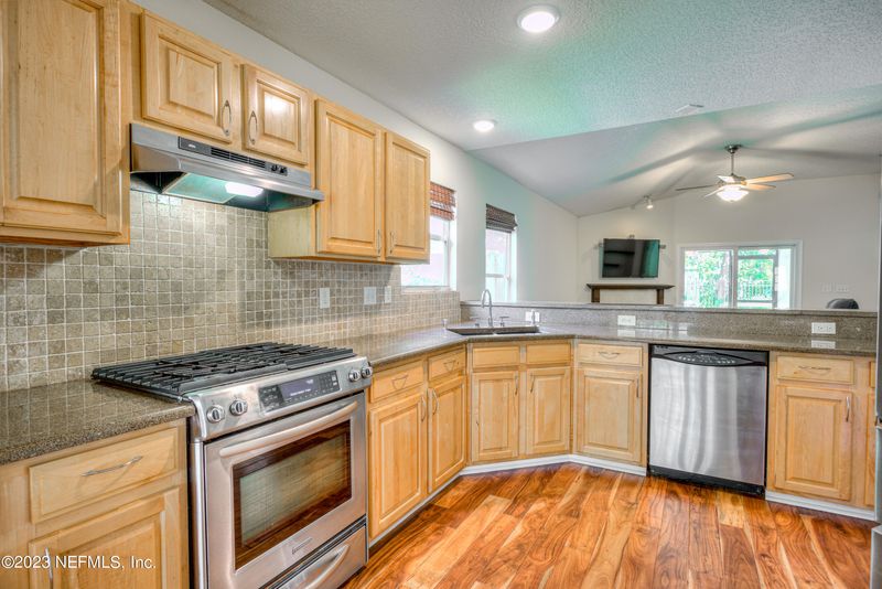 665 Mackenzie Cir, St Augustine, FL 32092