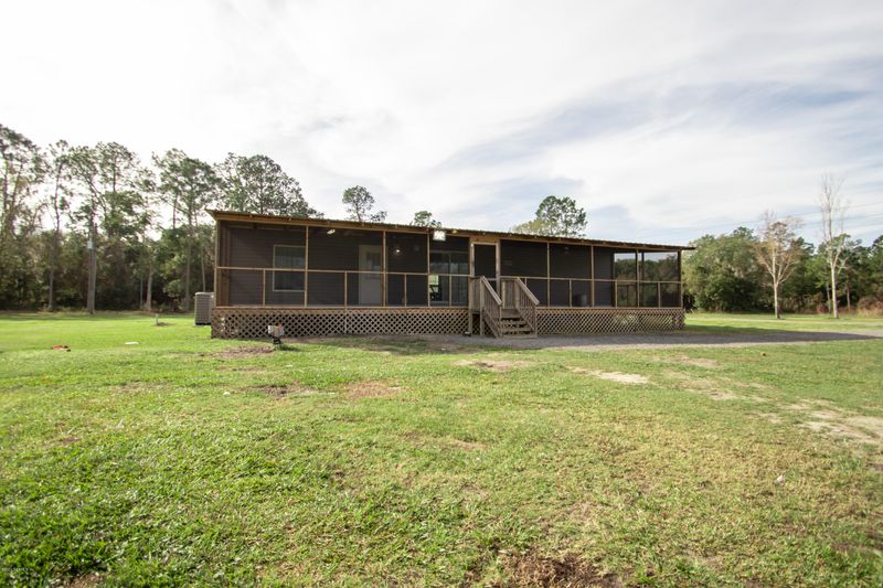 665 NE 223rd St, Lawtey, FL 32058