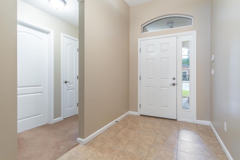670 Reflection Cove Ct, Jacksonville, FL 32218