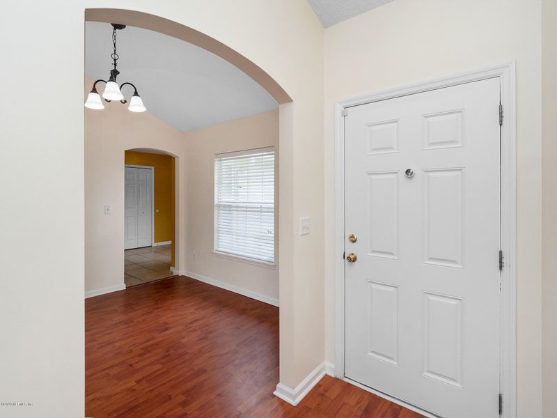 6713 Rolling Stream Dr, Jacksonville, FL 32219