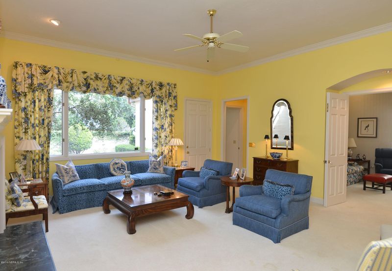 6732 Linford Ln, Jacksonville, FL 32217