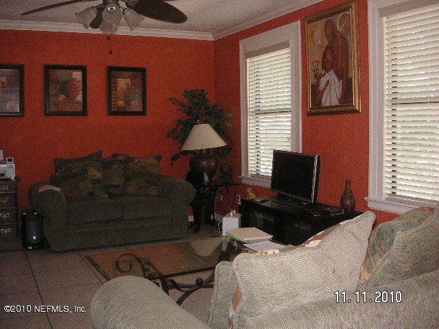 6746 Pearl St N, Jacksonville, FL 32208