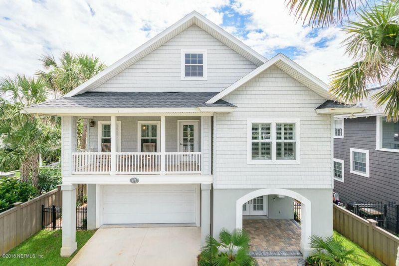 679 Ocean Blvd, Atlantic Beach, FL 32233