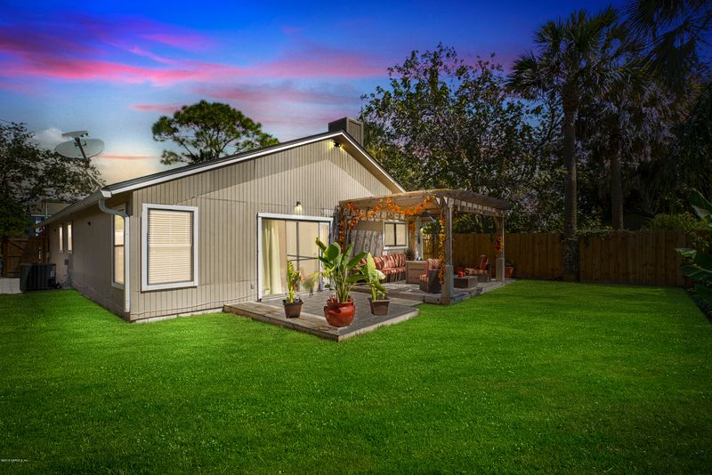 680 Upper 8th Ave S, Jacksonville Beach, FL 32250