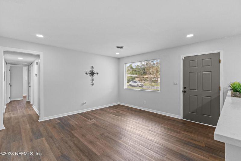 6804 Snow White Dr, Jacksonville, FL 32210