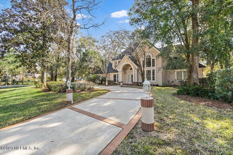 682 Shipwatch Dr, Jacksonville, FL 32225