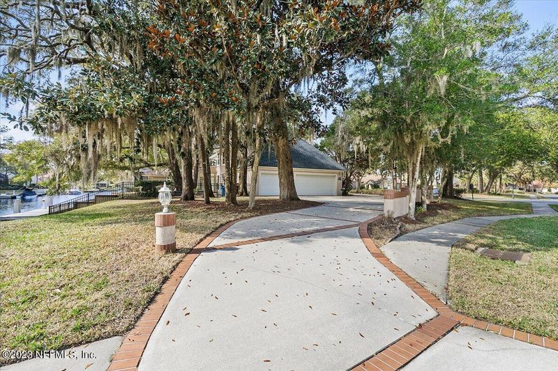 682 Shipwatch Dr, Jacksonville, FL 32225