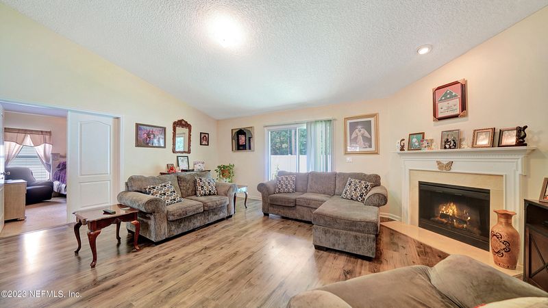 6821 Southern Oaks Dr, Jacksonville, FL 32244