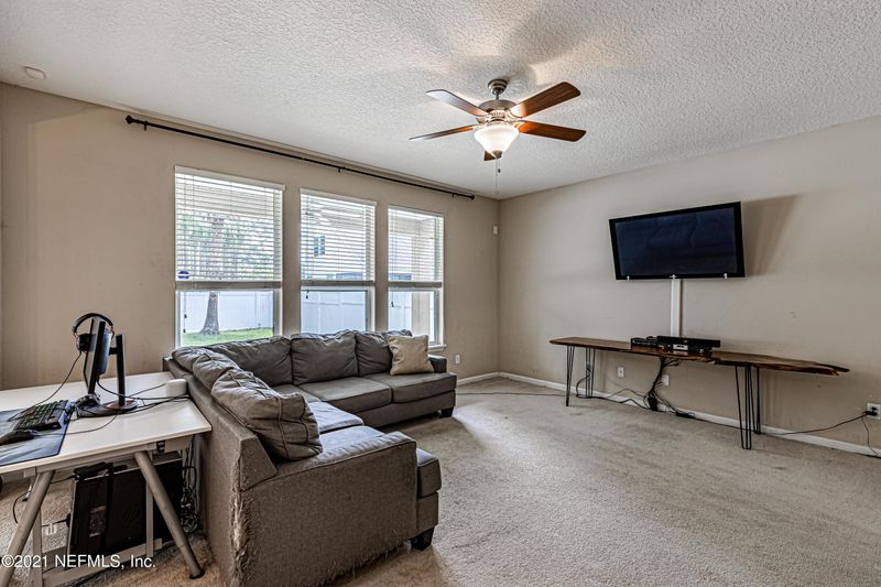 683 Briar View Dr, Orange Park, FL 32065