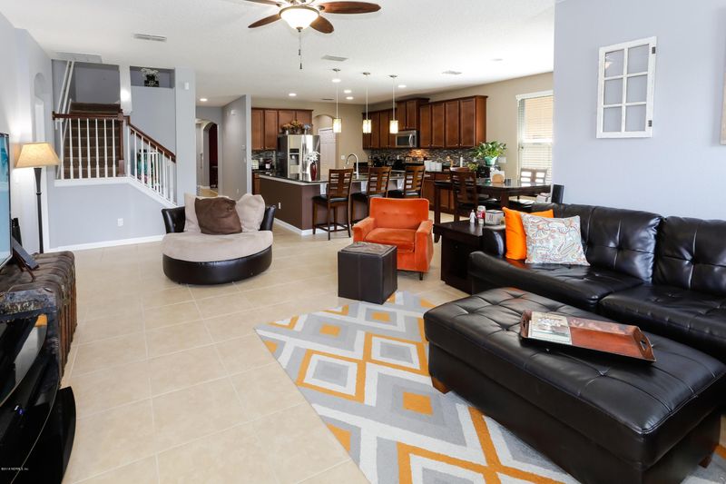 684 Tree Swallow Ct, Jacksonville, FL 32218