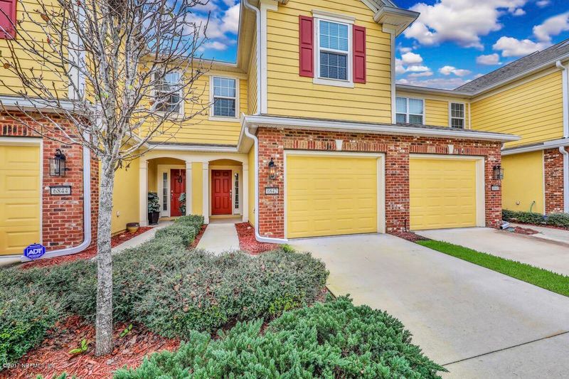 6842 Roundleaf Dr, Jacksonville, FL 32258
