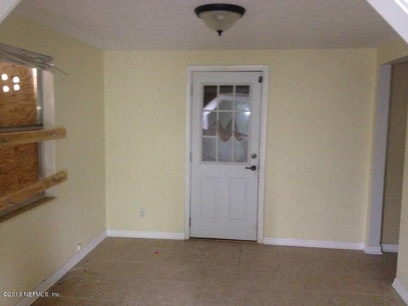 6849 Sonora Dr N, Jacksonville, FL 32244