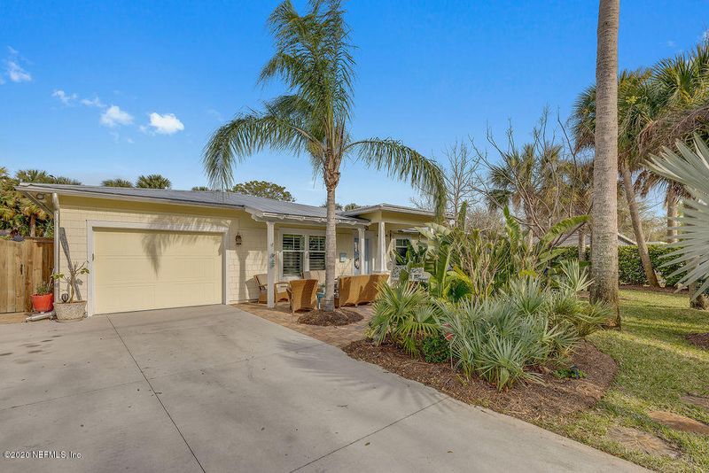685 Sailfish Dr E, Atlantic Beach, FL 32233