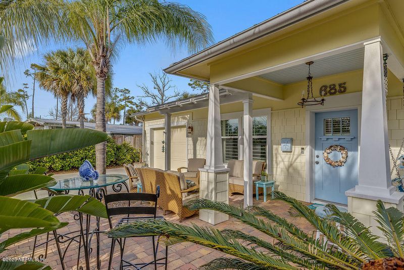 685 Sailfish Dr E, Atlantic Beach, FL 32233