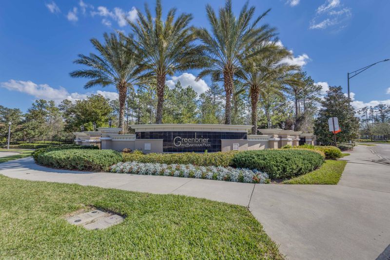 6861 Roundleaf Dr, Jacksonville, FL 32258