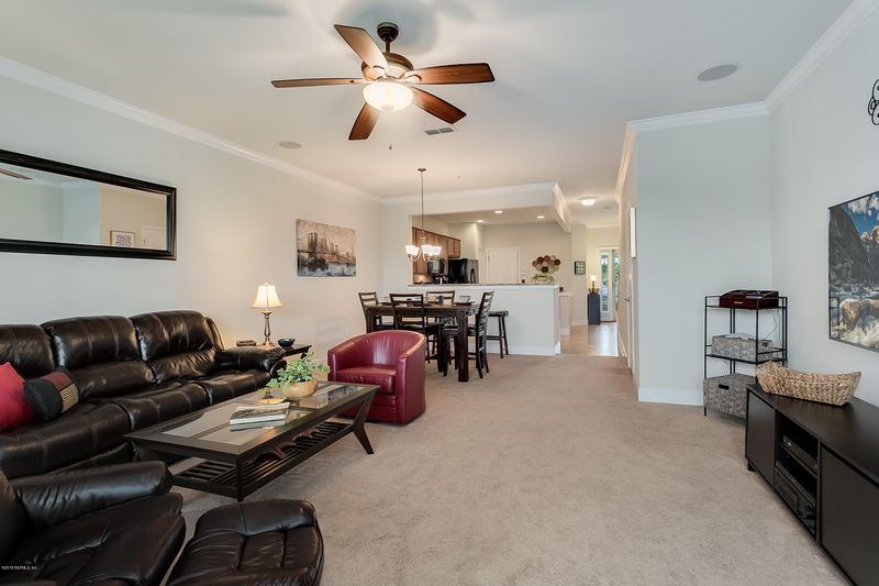 6878 Roundleaf Dr, Jacksonville, FL 32258