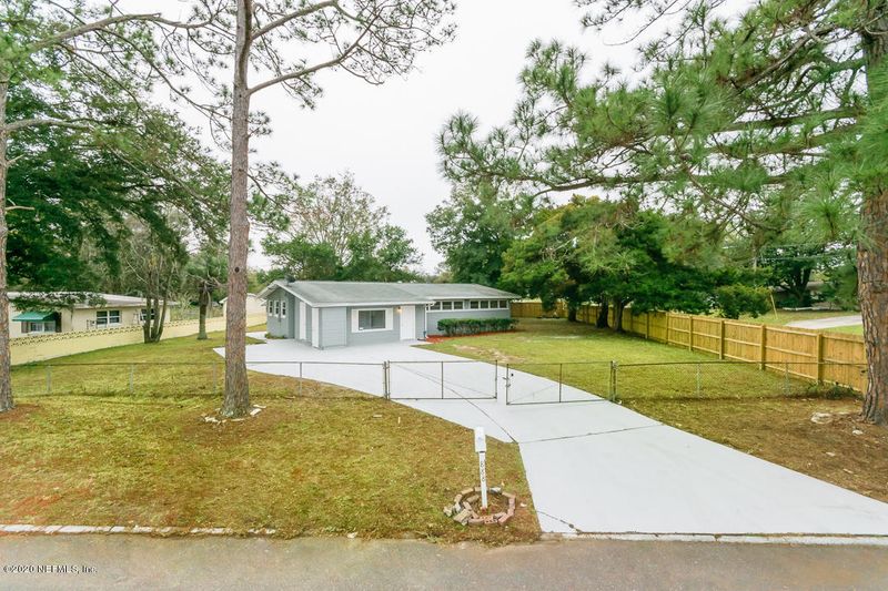 6888 Peter Pan Pl, Jacksonville, FL 32210