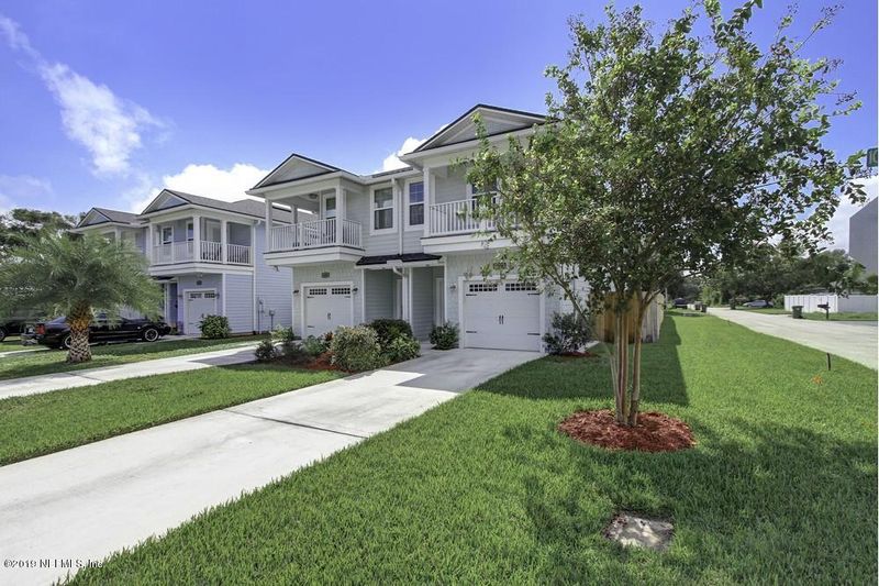 690 10th Ave S, Jacksonville Beach, FL 32250