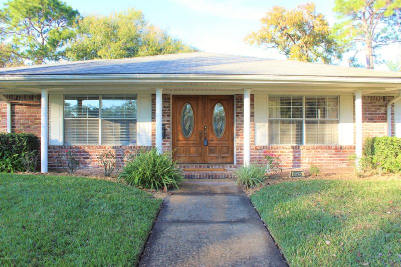 6905 Simca Dr, Jacksonville, FL 32277