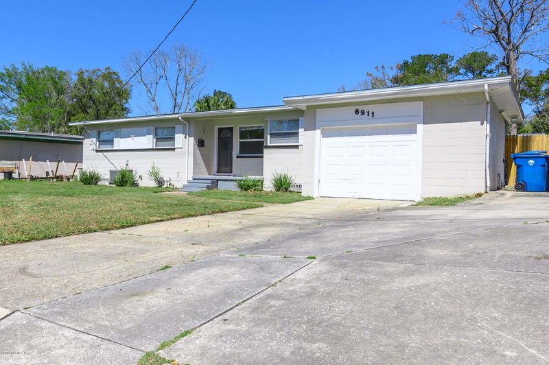 6911 Mayapple Rd, Jacksonville, FL 32211