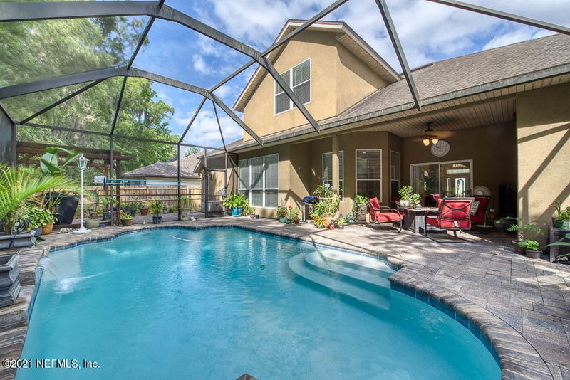 692 Reflection Cove Rd, Jacksonville, FL 32218