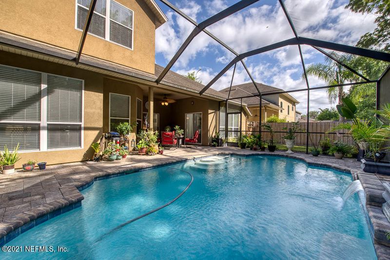 692 Reflection Cove Rd, Jacksonville, FL 32218