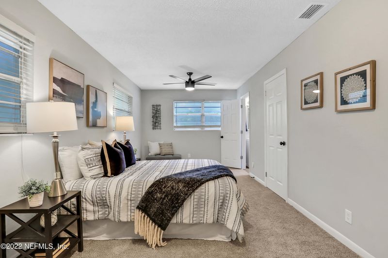 6923 Rollo Rd, Jacksonville, FL 32205