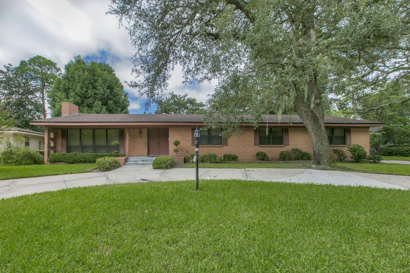 6930 La Mesa Dr W, Jacksonville, FL 32217