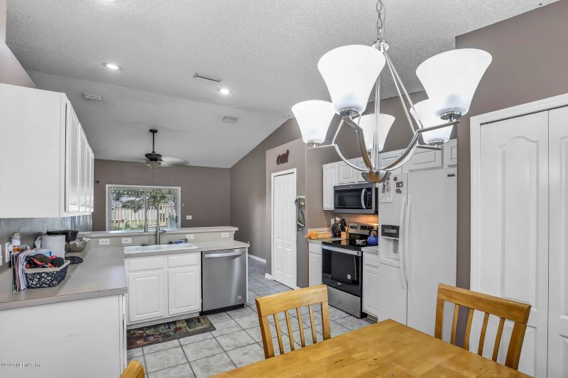6951 Clinton Corners Dr W, Jacksonville, FL 32222