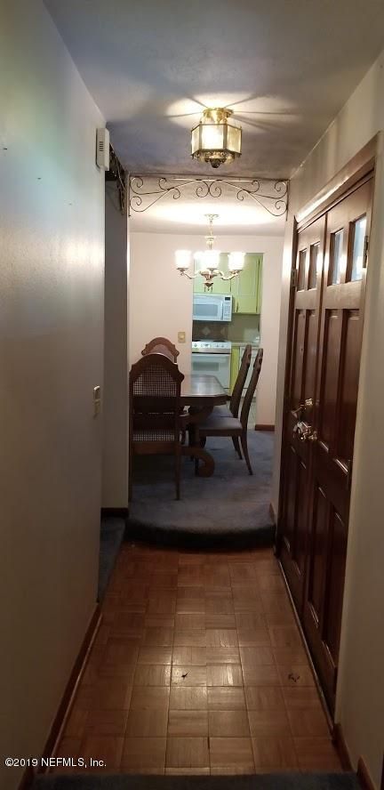 6955 Robert F Kennedy Cir, Jacksonville, FL 32209