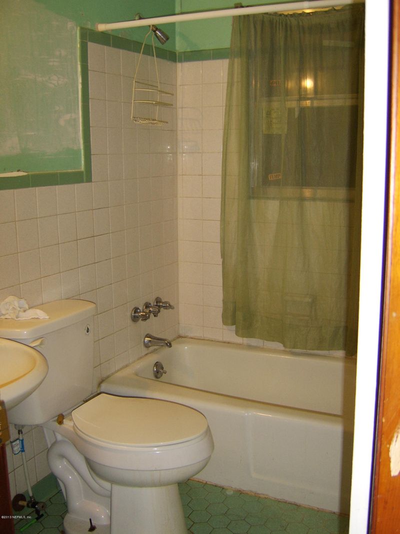 6974 Robert F Kennedy Cir, Jacksonville, FL 32209