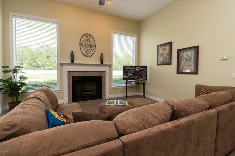 700 E Dorchester Dr, St Johns, FL 32259