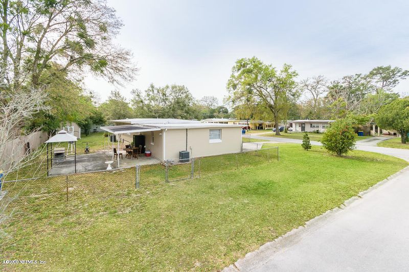 7004 Pellias Rd, Jacksonville, FL 32211