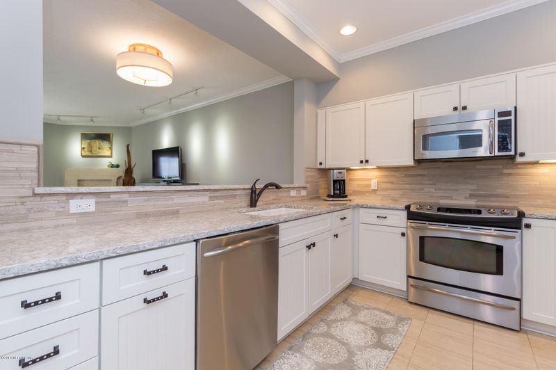701 Beach Ave #101, Atlantic Beach, FL 32233