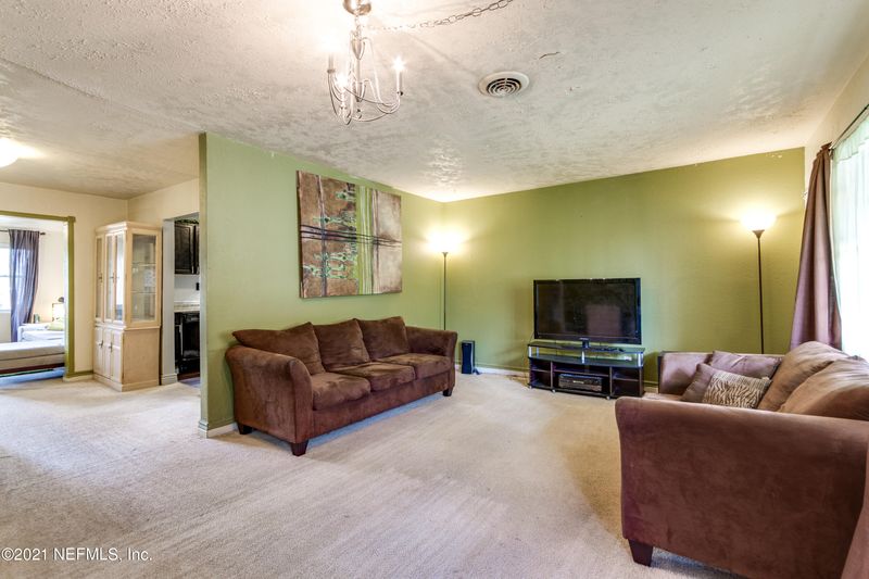 7020 Knotts Dr, Jacksonville, FL 32210