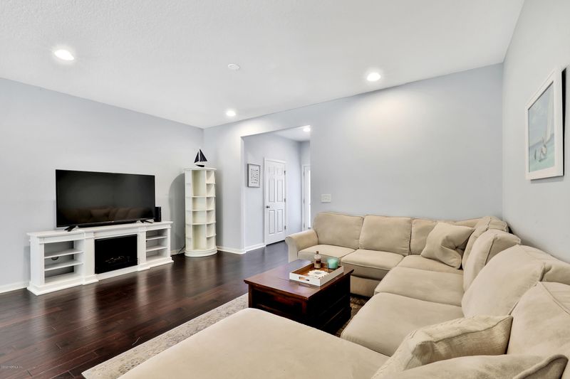 7022 Beauhaven Ct, Jacksonville, FL 32258