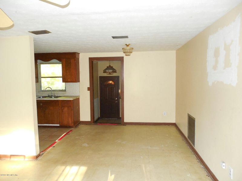 7035 Charmayn Rd, Jacksonville, FL 32244