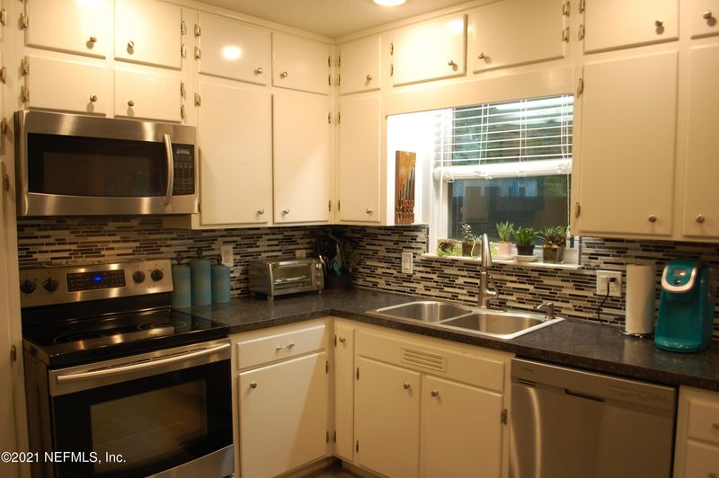 7035 Hanson Dr S, Jacksonville, FL 32210