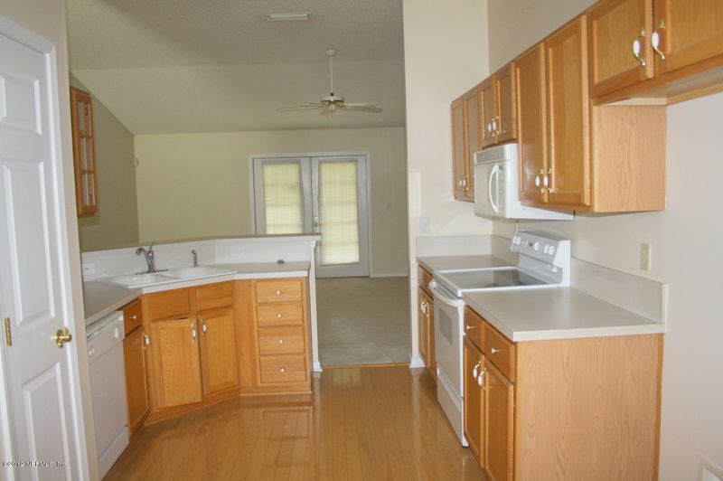 7047 Shady Pine St W, Jacksonville, FL 32244