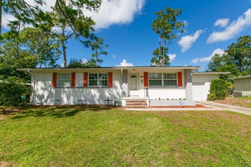 7049 Holiday Rd, Jacksonville, FL 32216