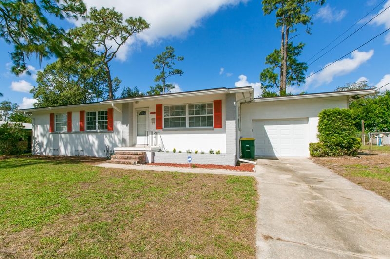 7049 Holiday Rd, Jacksonville, FL 32216
