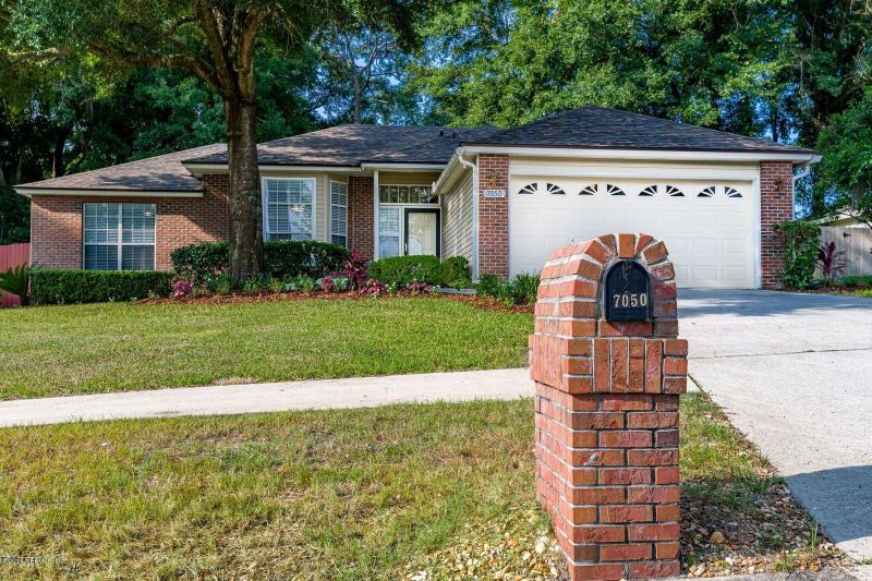 7050 Millcrest Dr, Jacksonville, FL 32277