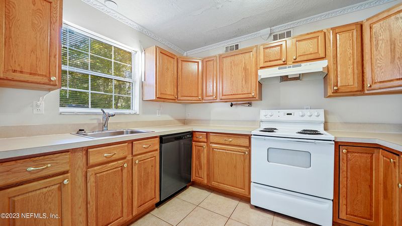 7057 Rollo Rd, Jacksonville, FL 32205