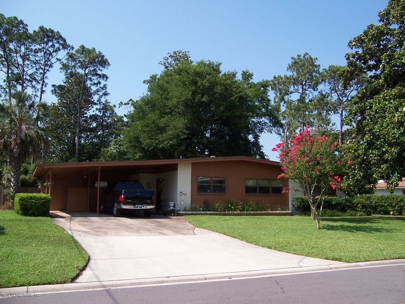 7062 Holiday Rd N, Jacksonville, FL 32216