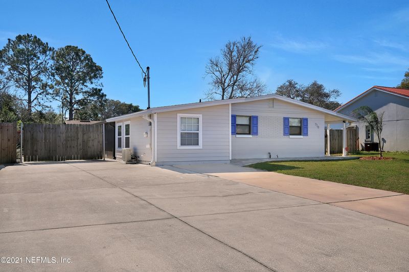 710 Triton Rd, Atlantic Beach, FL 32233