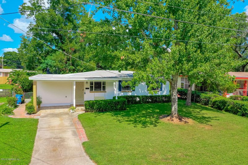 7105 Hielo Dr, Jacksonville, FL 32211